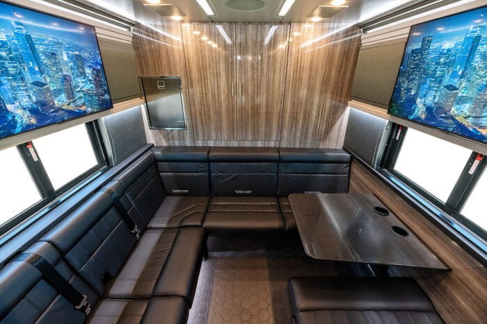modern-interior-entertainer-coach-700x467